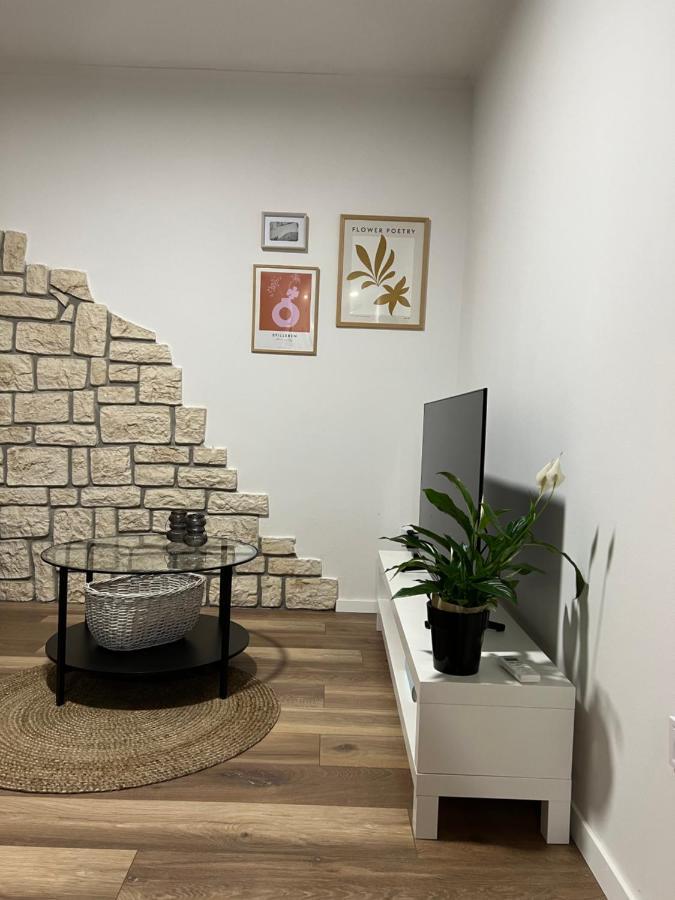 Cinderella Apartment With Free Parking PUY 외부 사진